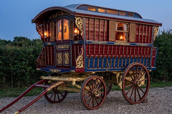 Vardos and Caravans: The Evolution of Romani Housing